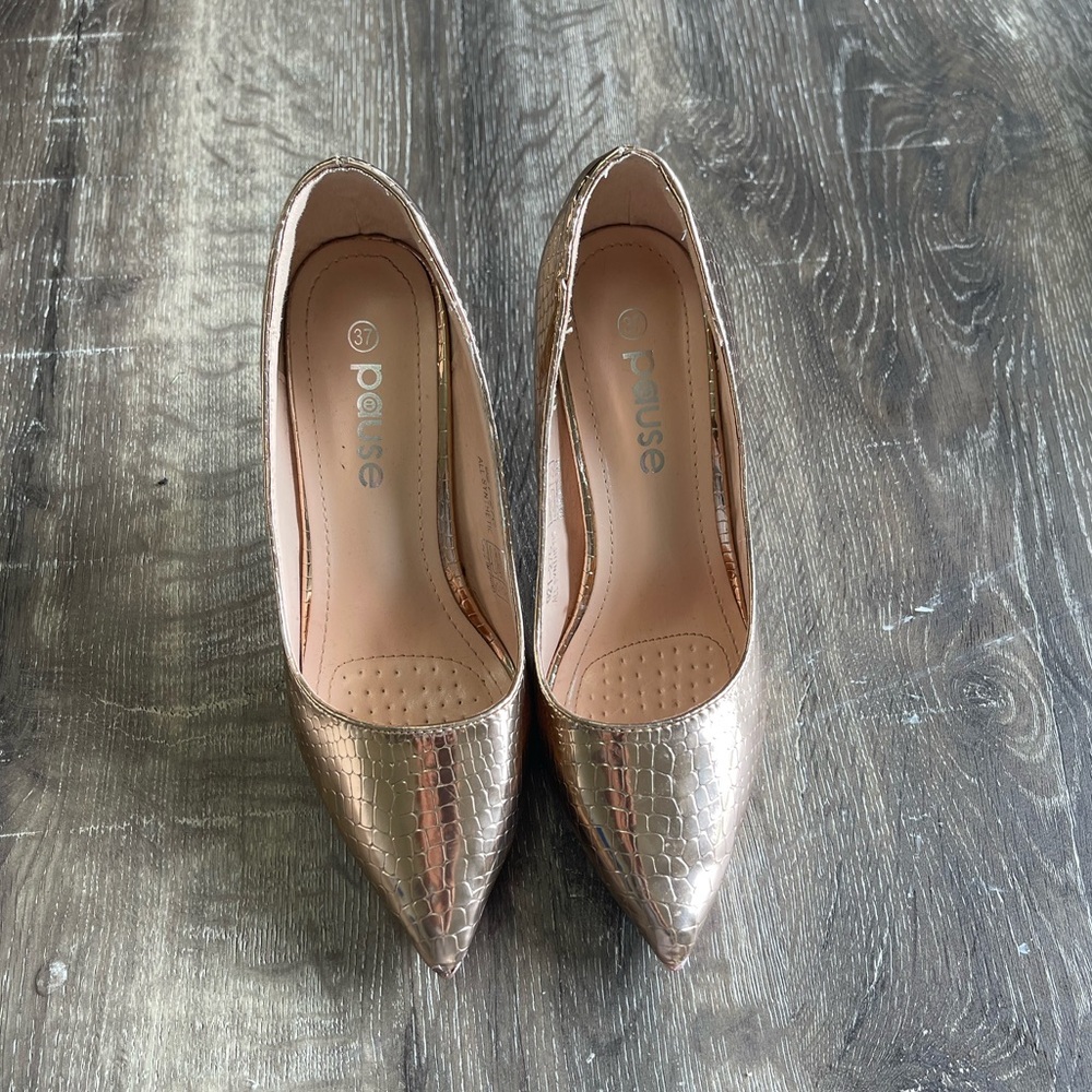 Heel - Picture 2 of 3